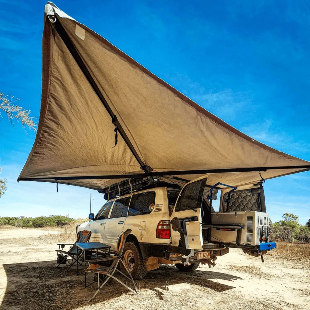 Destination4wd landcruiser 105 customer awning picture