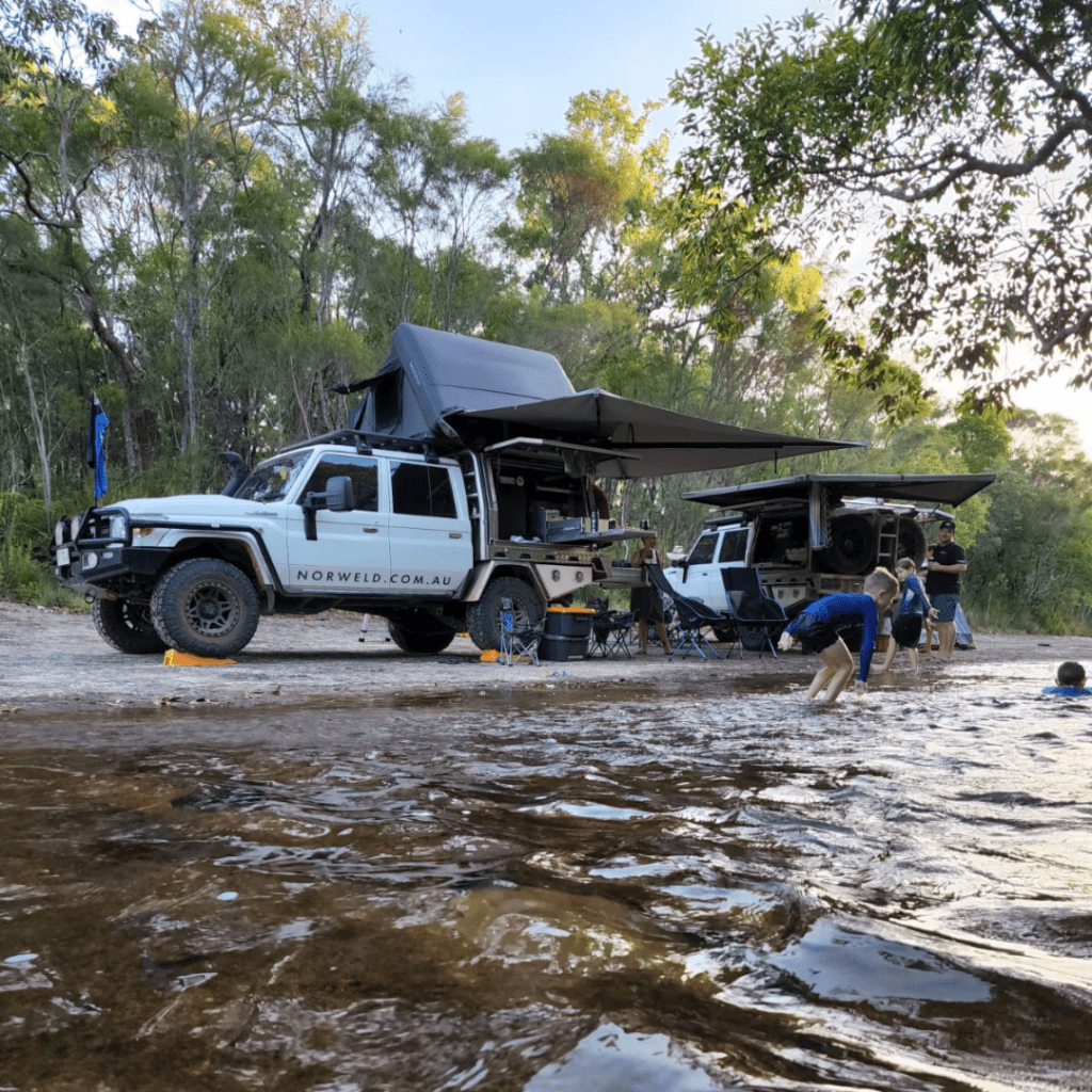 Destination4wd 270 freestanding awning family