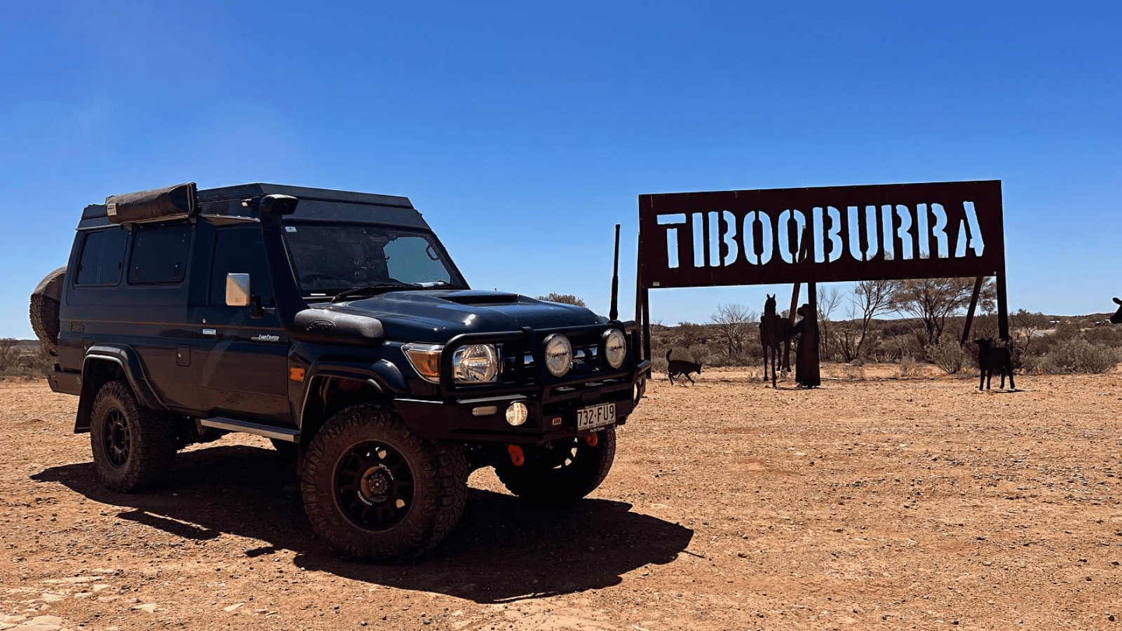 4WD vehicle Destination4WD Australian made 4x4 free standing awnings and shower awnings