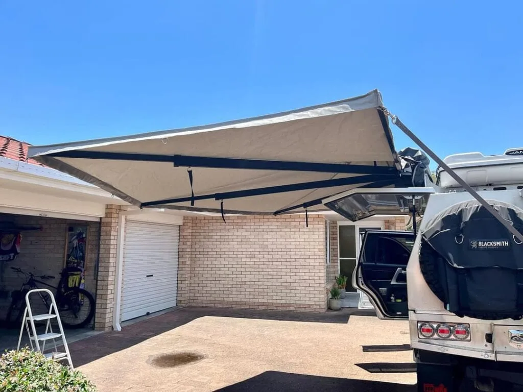 Toyota 200 series chopped Destination4WD D270 freestanding awning