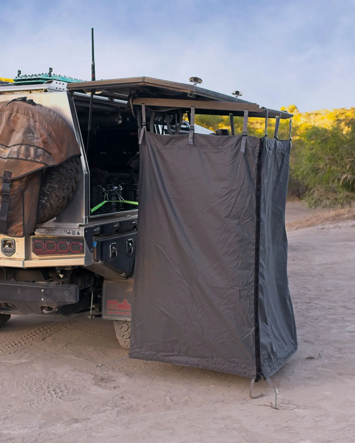 D4WD-bathroom-shower-tent-awnings-03-2000px