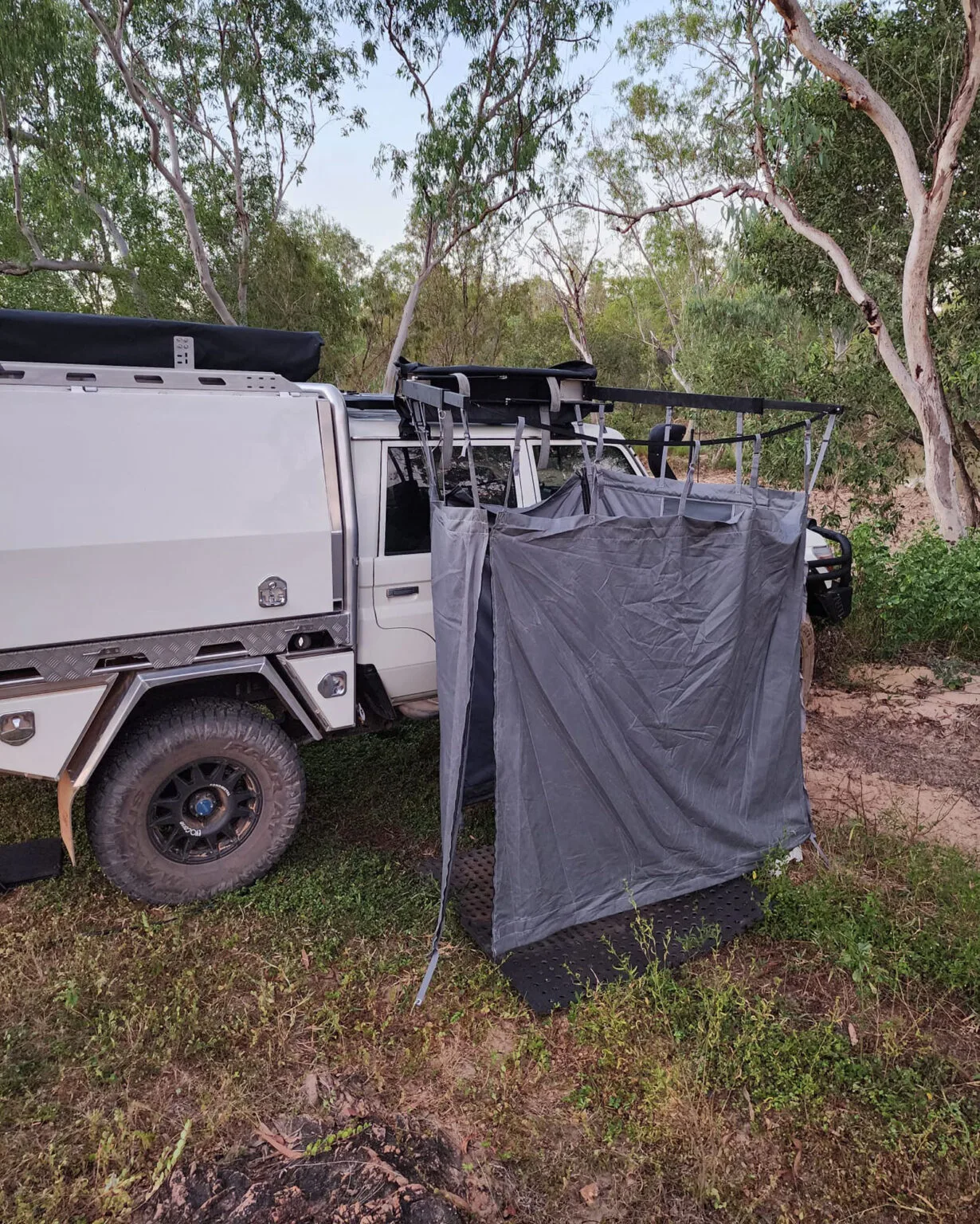 D4WD-bathroom-shower-tent-awnings-05-2000px